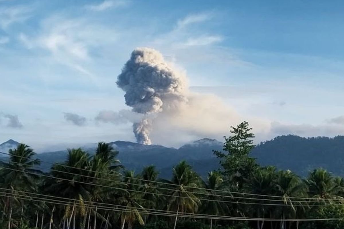 Gunung Dukono